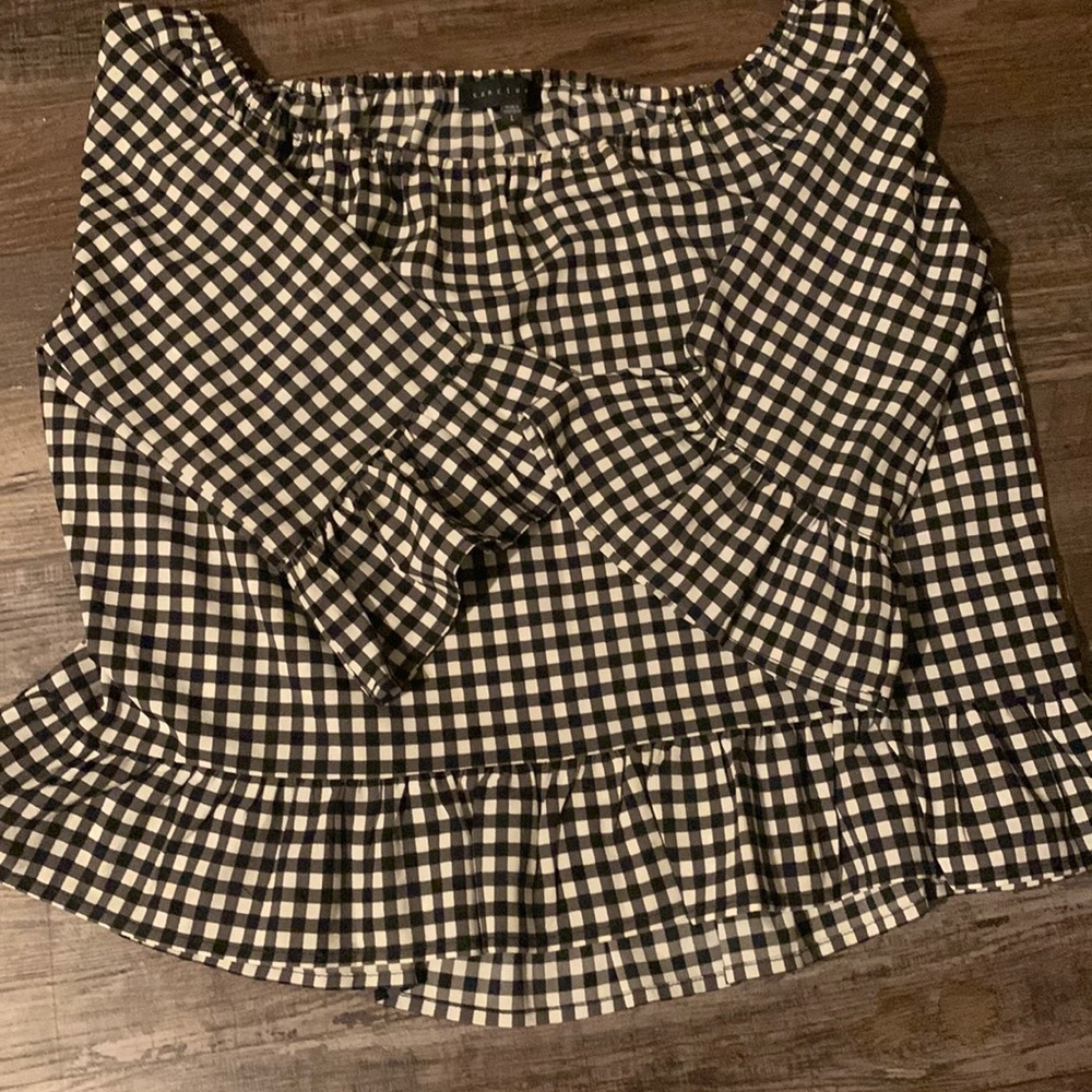 Sanctuary black/white gingham top. Size L. Peplum bottom. 3/4 bell sleeves